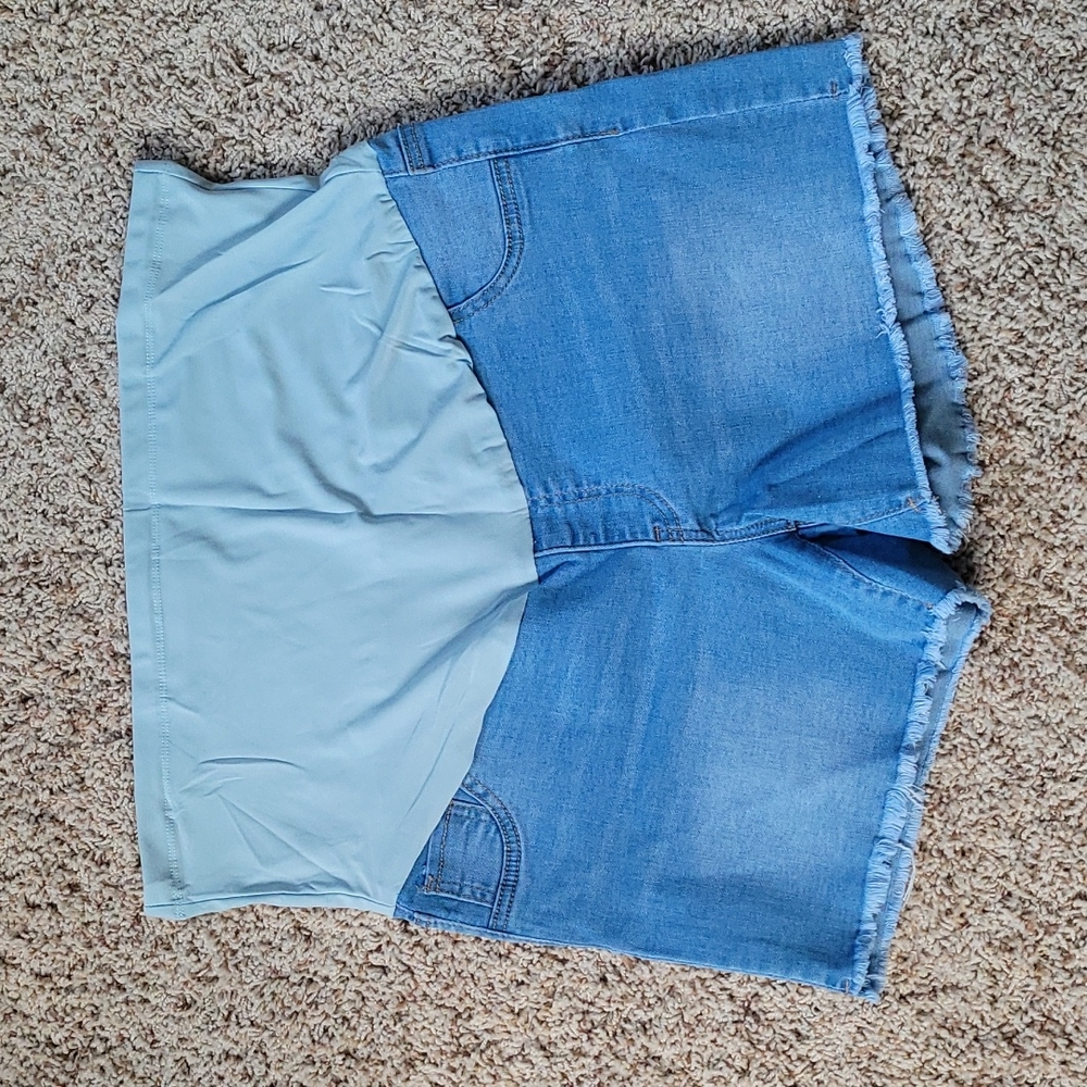 NWOT Womens Maternity Jean Denim Shorts